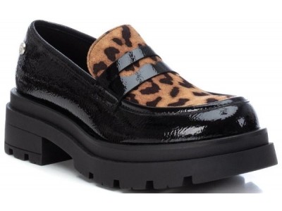 Xti γυναικείο loafer vegan leather μαύρο λουστρίνι 140215 Black patent
